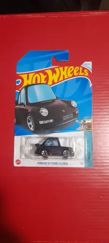 Hot Wheels da série Tooned, um Porsche 911 Turbo 3.6 (964).