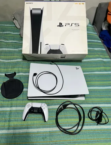 Playstation 5 - leitor de disco e dois controles