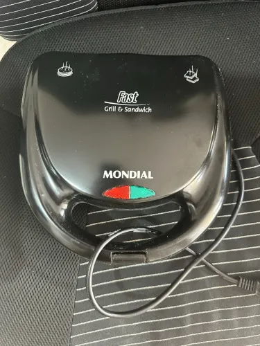 Sanduicheira com pouco uso