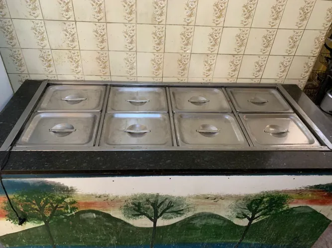 Buffet de Restaurante com todas as cubas inox 