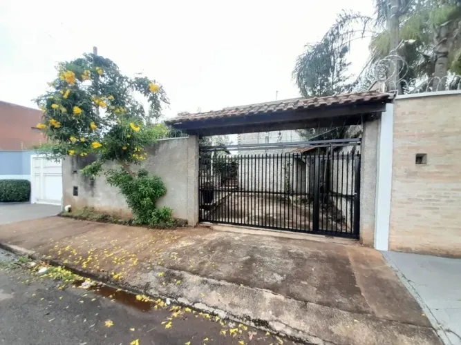 Locação de Casas / Padrão na cidade de Araraquara