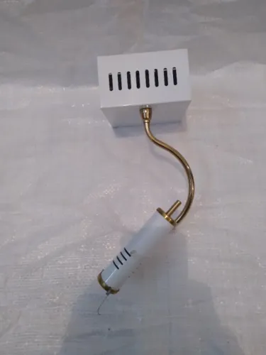Spot de Parede ou Teto Direcionável Branco/Dourado p/ Lâmpada Dicroica - Novo
