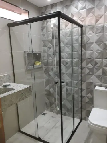 Box  de canto padrão de 1m 1 m por 1.90 1.600 reais a vista 