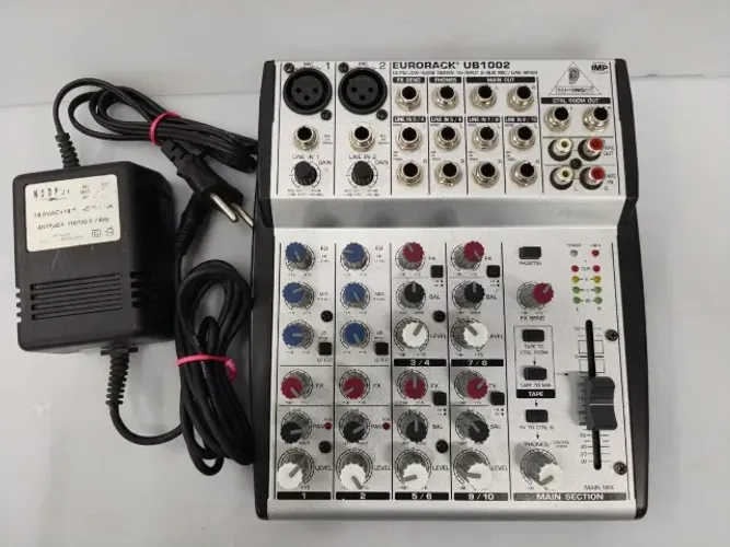 Mesa Behringer Ub1002 10 Canais Sem Efeito Ótima!!