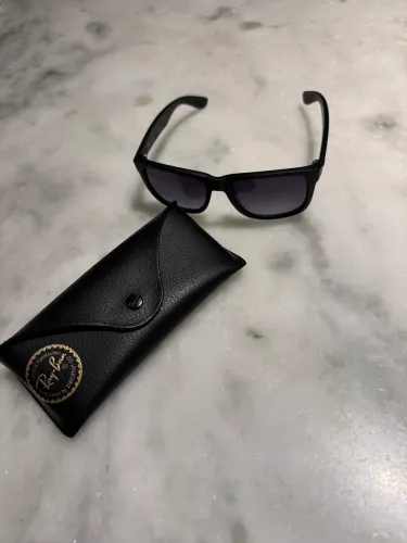 Óculos Ray Ban Justin preto fosco original