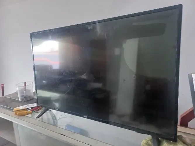 Tv Philips 42 polegadas tela quebrada.