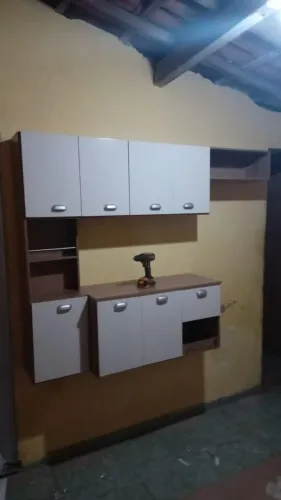 Cozinha Mila Supensa Compacta Poliman Freijó/Off White - Entrega Imediata Em Oferta 