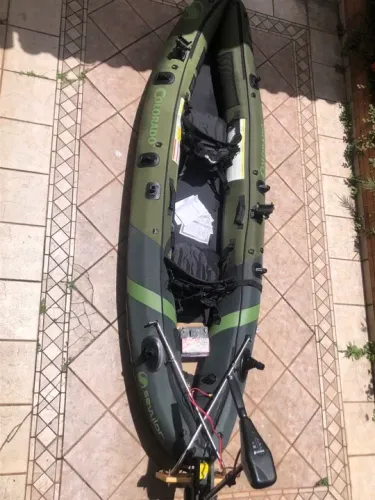 Caiaque Inflável  Colorado para pesca 2 Pessoas com motor.