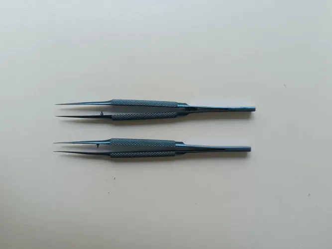 Kit 2 Pinças De Titânio + Brinde 2 Pinças Comuns