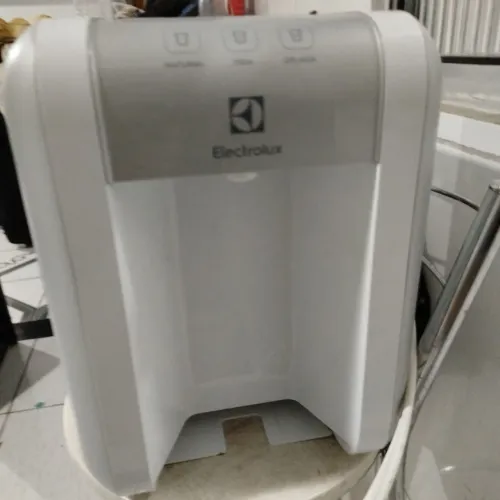 Bebedouro Electrolux 250 Está com gotejamento.. Mas gelando normal. São Cristóvão 