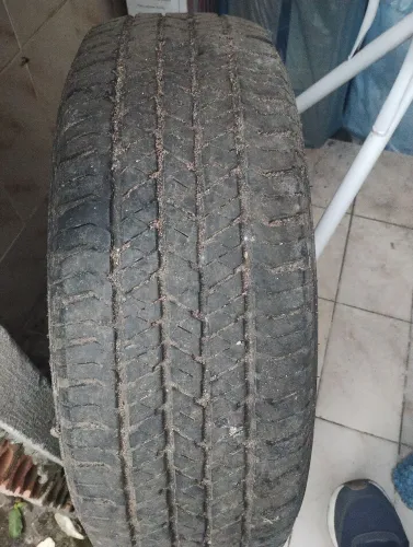 Vendo pneu Bridgestone  aro 16  215/65 usado 