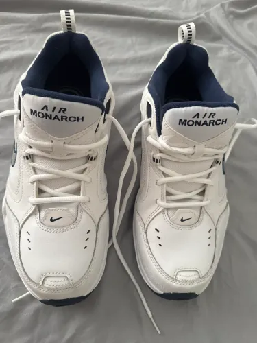 Tênis Nike Air Monarch T43
