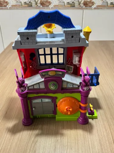 casa do homem aranha e duende verde fisher price
