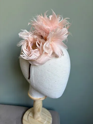 Acessório de cabelo carnaval com flores