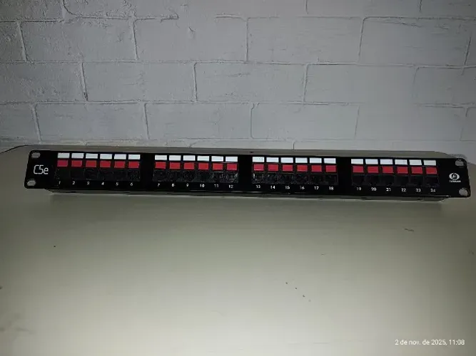 PATCH PANEL 24 PORTAS RJ45 CAT5e Vermelho - Furukawa