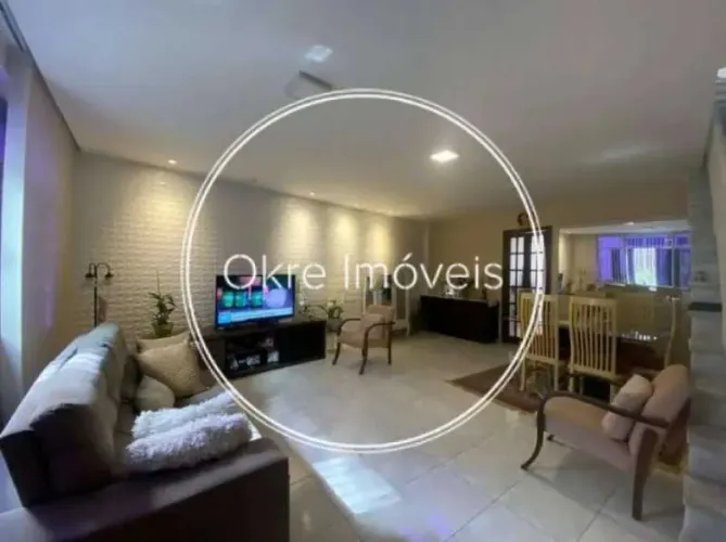 Oportunidade: casa de vila com 3 quartos à venda no Catete!