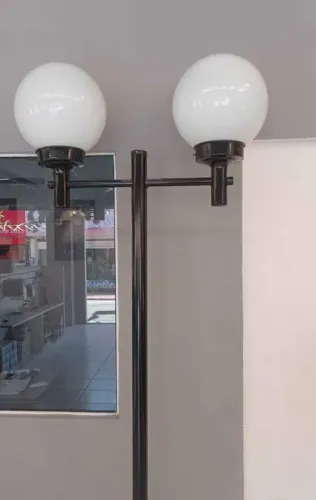 Poste de jardim com 2 globos