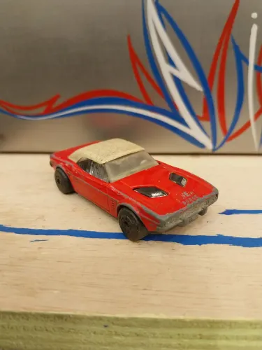 Miniatura Dodge Challenger Matchbox anos 70