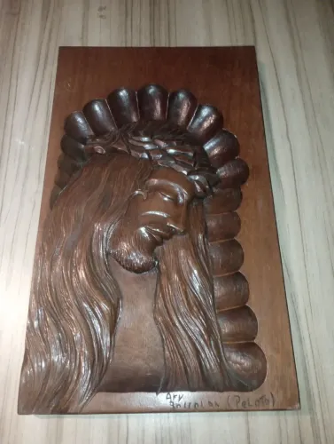 Quadro Cristo talhado em madeira 