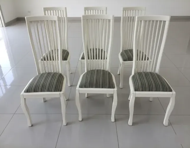 Lote de Cadeiras de Madeira 6 Peças