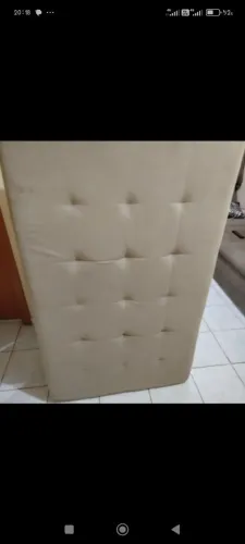 Cabeceira Estofada Bege com Botões