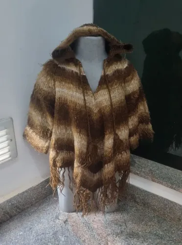 Poncho Infantil Tam 6 em Lã Acrílica Peluciada