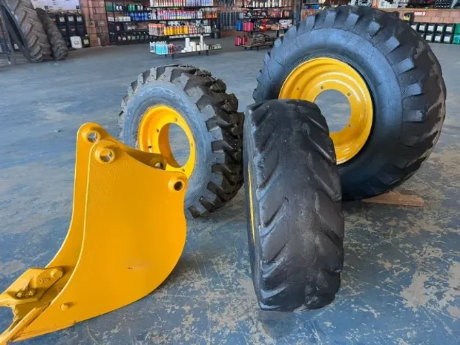 VENDO 01 CONCHA 30,0 CM - 02 PNEUS COM RODA DIANTEIROS E 01 PNEU TRASEIRO COM RODA