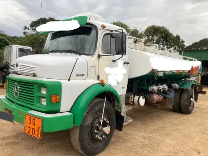 caminhao tanque mercedes 1513