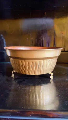 Lindo vaso com pés suspenso em cobre 
