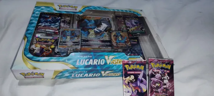 Box Pokémon coleção Lucario Copag V-astro Português