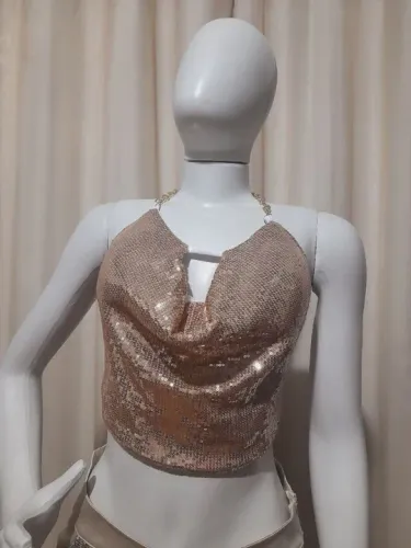 Top cropped de paetês dourado