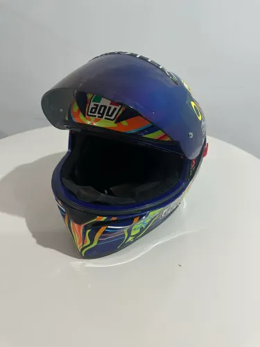 Capacete AGV em bom estado, número 58