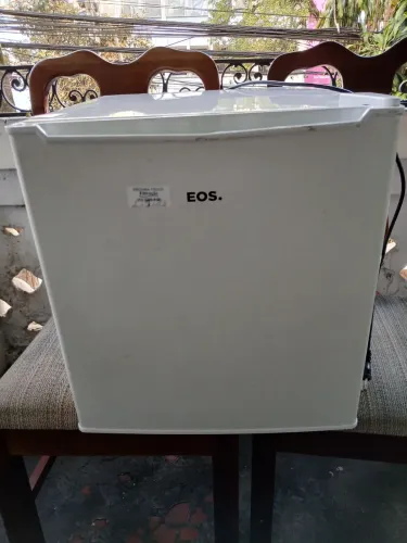 Mini Geladeira EOS - Perfeita para seu espaço!