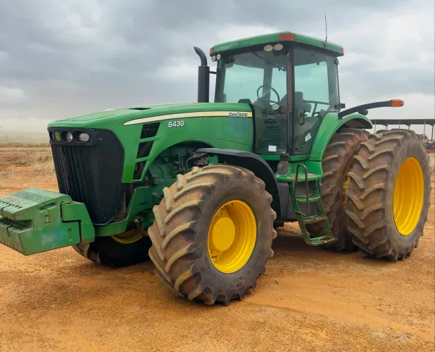 Trator John Deere troca em RAM 2500 ou RAM 3500