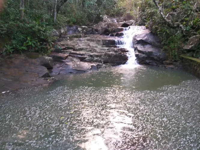 Lindo sítio ( 50m asfalto)com cachoeiras em Vargem Grande
