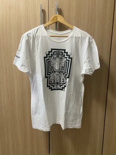 Camiseta Branca com Estampa RVCA - Tam M