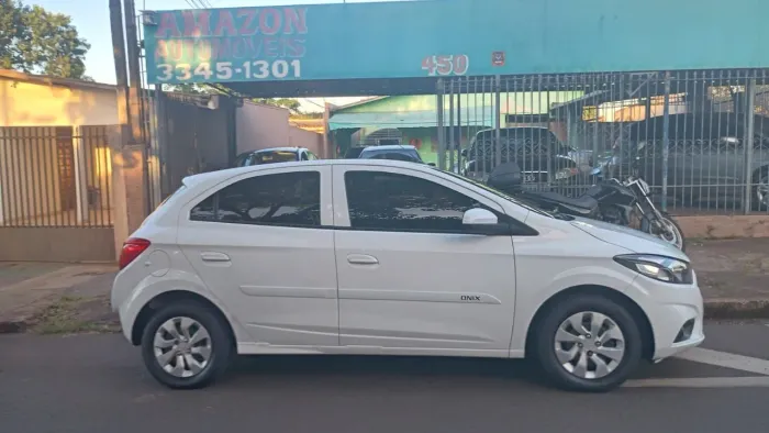 Onix LT 1.0 8 válvulas Flex