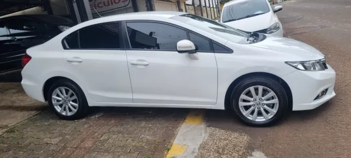Civic automático todas revisão na agência único dono