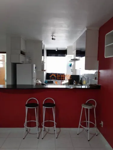 Apartamento com 2 dormitórios para alugar, 48 m² por R$ 1.762,19/mês - Água Chata - Guarul