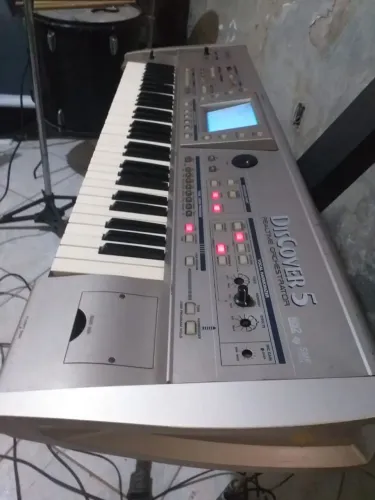 Teclado Roland Discover 5