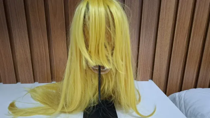 Peruca loira misa amane