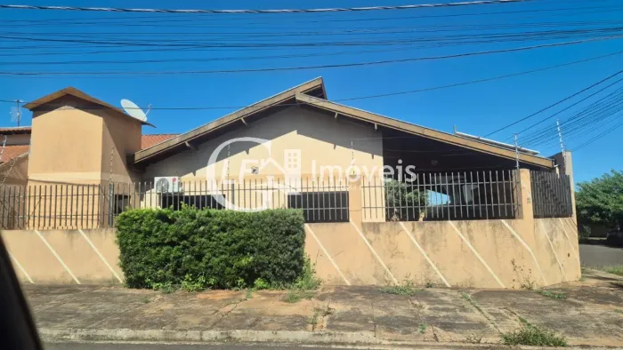 Imperdível casa à venda em Campo Grande-MS, Jardim Leblon: 3 quartos, 1 suíte, 1 sala, 5 v