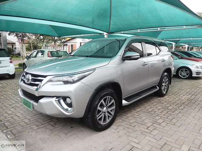 Toyota Hilux SW4 SRX 4X4 2.8 TDI 16V Dies. Aut. 2016