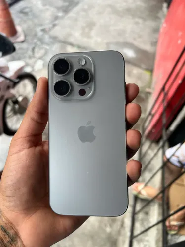 iPhone 15 pro sem marca de uso