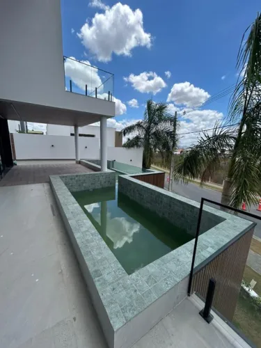 Terras Alphaville- 280m², 3 vagas, 4 Suítes, Varanda, Piscina de borda infinita-Itararé