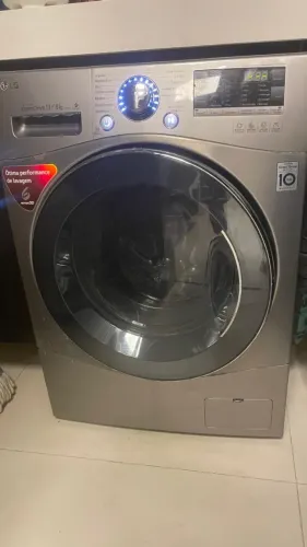 Lava e Seca LG 11kg/6kg Direct Drive - 220V