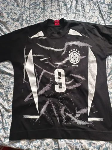 2 camisas oversized do Brasil