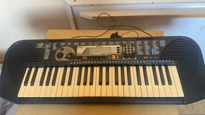 Teclado yamaha PAR-79