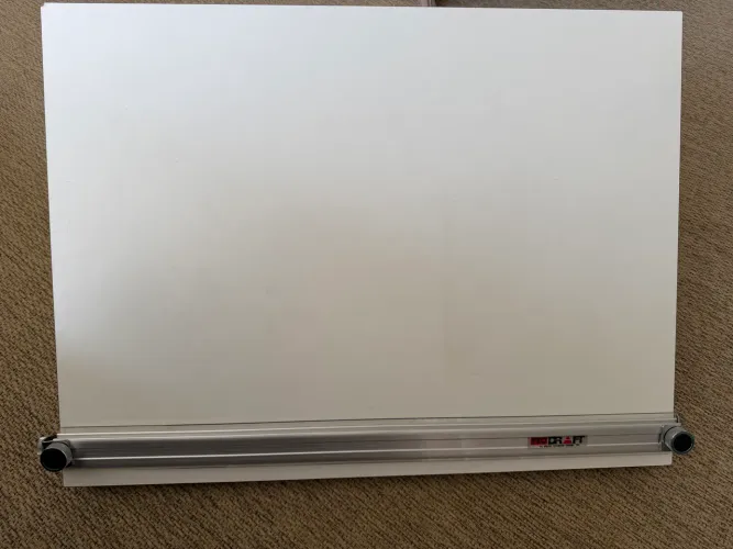 Prancheta para desenhos técnicos , a melhor marca , sem uso , comprei e não usei