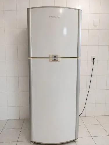 Geladeira, pia e balcão
